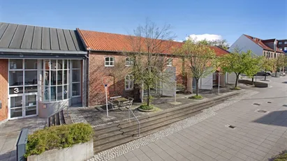 Ingen binding, kontor til 5.000 kr.